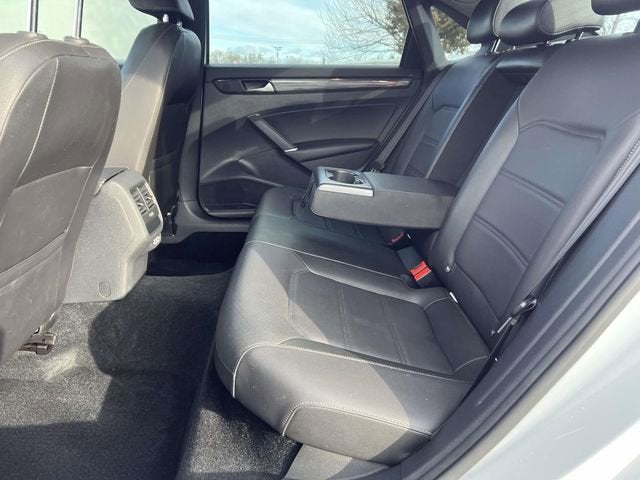 2022 Volkswagen Passat 2.0T R-Line