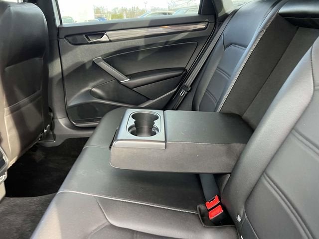 2022 Volkswagen Passat 2.0T R-Line