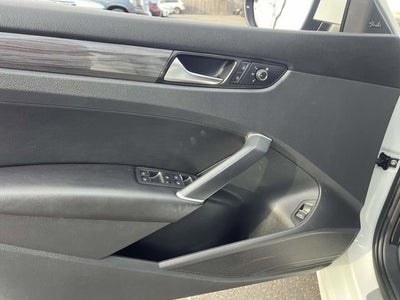 2022 Volkswagen Passat 2.0T R-Line