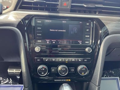 2022 Volkswagen Passat 2.0T R-Line