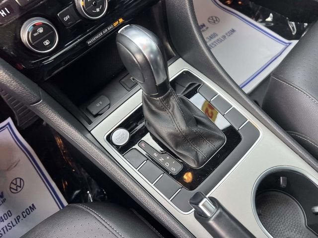 2022 Volkswagen Passat 2.0T R-Line