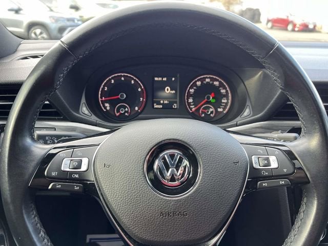 2022 Volkswagen Passat 2.0T R-Line