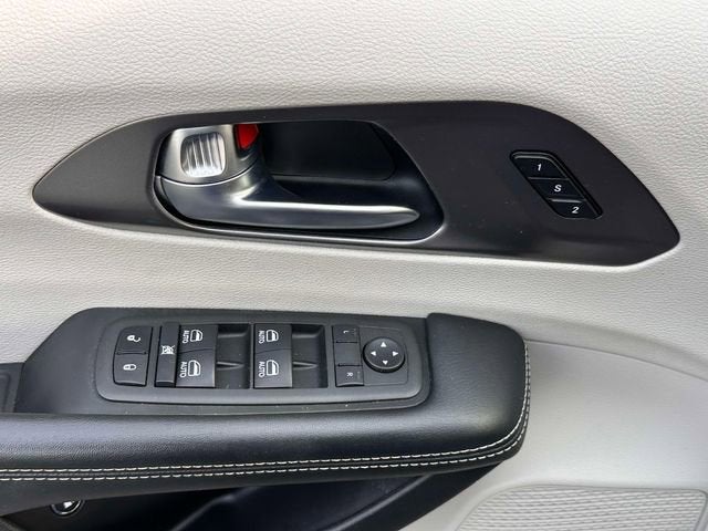 2022 Chrysler Pacifica Hybrid Touring L