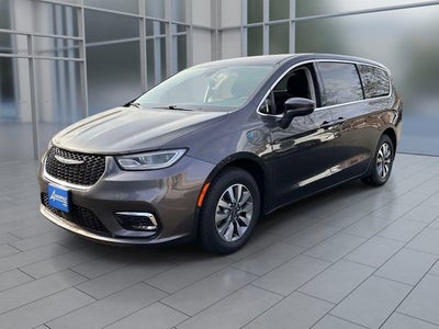 2022 Chrysler Pacifica Hybrid Touring L