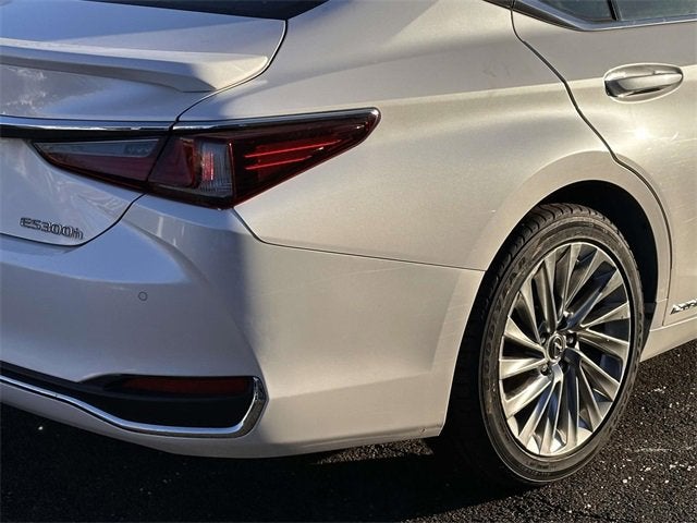 2022 Lexus ES ES 300h Luxury