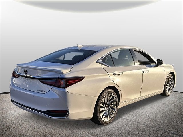 2022 Lexus ES ES 300h Luxury