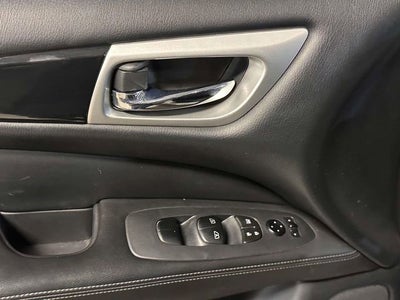 2020 Nissan Pathfinder SV