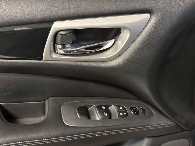 2020 Nissan Pathfinder SV