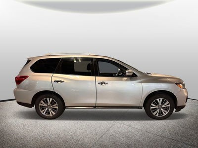 2020 Nissan Pathfinder SV
