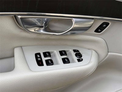 2020 Volvo XC90 Momentum