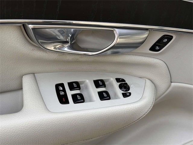 2020 Volvo XC90 Momentum