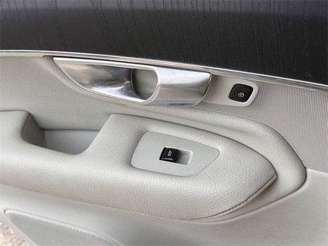 2020 Volvo XC90 Momentum