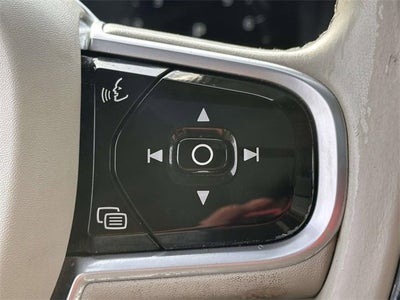 2020 Volvo XC90 Momentum